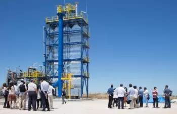 Configuración innovadora para una planta termosolar híbrida totalmente renovable