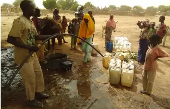 Reto solidario de Aqualia que transformará pasos en agua potable para refugiados en África