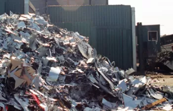 La FER defiende en el Senado la labor del sector del reciclaje de metales