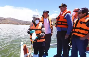 El Presidente de Perú anuncia las actuaciones para comenzar la descontaminación del lago Titicaca
