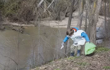 Héroes del Proyecto LIBERA recogen información sobre la basuraleza de 230 entornos fluviales
