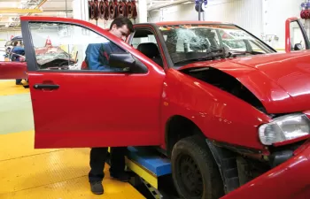 Navarra pone en marcha una campaña pionera sobre el reciclaje de residuos de automoción