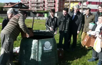 Puesta en marcha una experiencia pionera de compostaje comunitario en Cangas de Onís