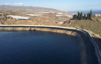 Suscrito el contrato para llevar agua desde los embalses de Béznar y Rules al Bajo Guadalfeo en Granada