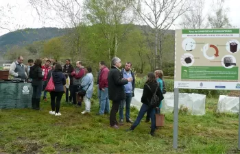 El municipio de Piloña y Cogersa promueven el compostaje comunitario en los huertos sociales de Infiesto