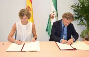 Isabel García Tejerina y José Fiscal firman un Protocolo General sobre el tratamiento de las aguas en Andalucía