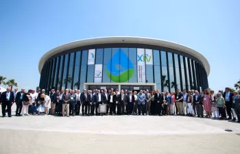 \"Tenemos que conseguir que por toda España circule el agua, no solo el AVE\"