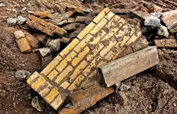 Toneladas de residuos y escombros siguen vertiéndose sin tratamiento en O Carqueixo, Lugo