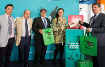 Arranca la campaña \"Lo que se enchufa, se recicla\" que recorrerá casi 200 ayuntamientos gallegos