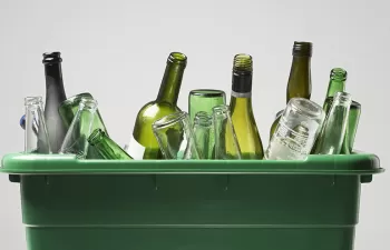 Los consumidores prefieren productos envasados en vidrio por su reciclabilidad, según un estudio