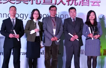 TOMRA Sorting Recycling es galardonada en los premios Ringier 2016 por su sistema AUTOSORT FLAKE