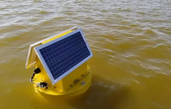 Boyas inteligentes para seguir en tiempo real afloramientos nocivos de algas