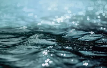 Desalinización sostenible: electroquímica microbiana para obtener agua potable con bajo coste energético