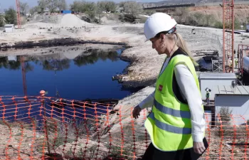 Extraídas más de 24.800 toneladas de aceite industrial de la laguna de Arganda