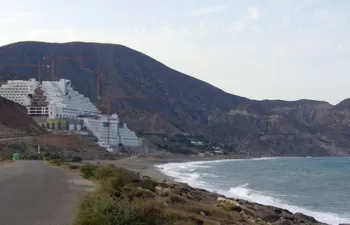 El Gobierno colaborará con la Junta de Andalucía en la demolición de El Algarrobico