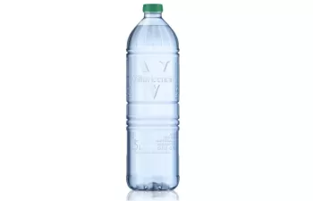 La botella sin etiqueta que reduce un 21% su huella de carbono