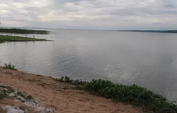 Drones para monitorizar el nivel de contaminación del lago Ypacaraí en Paraguay