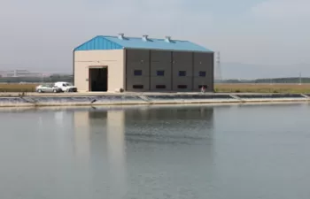 SUEZ realiza la limpieza de una balsa de riego en Estadilla, Huesca