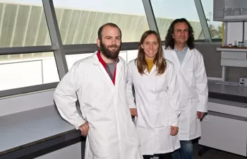 Desarrollan nanopartículas magnéticas a partir de residuos del aceite de oliva para tratar agua contaminada