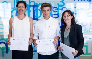 Los jóvenes se vuelcan con el agua