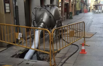 Aqualia lleva a cabo una sofisticada reparación "sin zanja" en la red de saneamiento de Oviedo