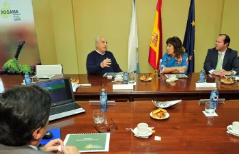 Beatriz Mato explica a una delegación institucional de Uruguay el modelo de gestión de residuos de Sogama