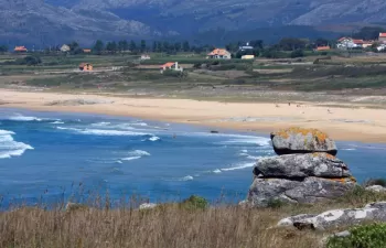 Licitadas las obras de la nueva red de saneamiento en el lugar de Sirves en Ribeira