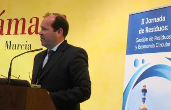 Javier Domínguez defiende en Murcia la complementariedad de sistemas en la gestión de residuos urbanos