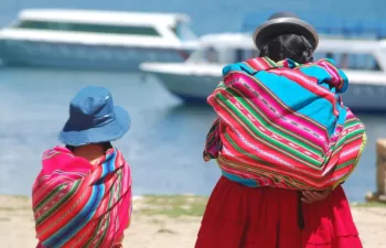 Para las mujeres bolivianas, el agua es fuente de vida… y de desigualdades persistentes
