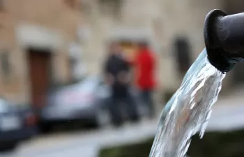 ¿Delegar la gestión del servicio es privatizar el agua?