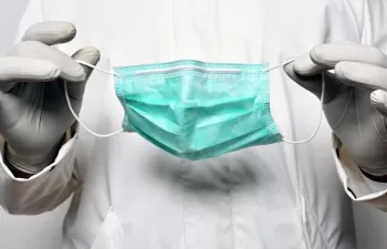 Los guantes, mascarillas o toallitas, nunca se deben tirar al inodoro