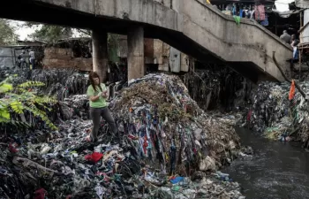 Greenpeace insta a crear un acuerdo internacional que prohíba la exportación de desechos textiles