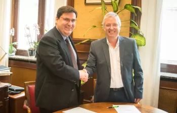 Nuevo convenio para investigar las posibilidades de reciclaje del PET marino