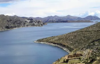 Bolivia obtiene financiación del BID para descontaminar el Lago Titicaca
