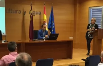 El Gobierno de la Región de Murcia estudia con los regantes el aprovechamiento directo del agua depurada