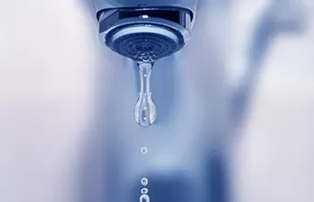 La OCU denuncia las diferencias en el precio del agua entre las ciudades españolas