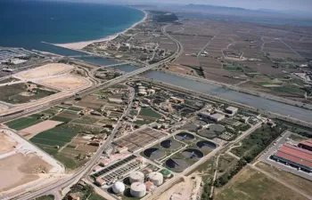 Licitado el servicio de saneamiento y depuración de aguas de Pinedo por 86 millones de euros