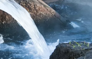 Plantas de tratamiento de aguas residuales: una sorprendente fuente de microplásticos