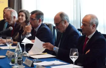 Administración, legisladores y organizaciones sectoriales debaten sobre la gestión de residuos en España