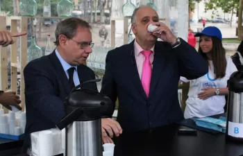 Los vecinos de Bilbao, retados a distinguir el agua del grifo de la embotellada