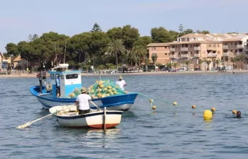 Las últimas mediciones constatan un descenso en los niveles de turbidez y clorofila en el Mar Menor