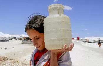 La falta de agua potable mata más niños que las balas en los países en conflicto