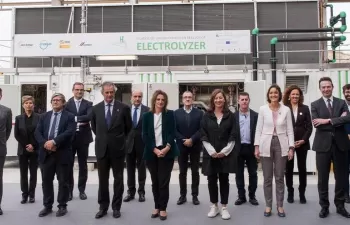 Queda inaugurada la primera planta industrial de hidrógeno renovable de España