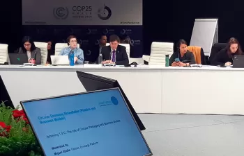 El peso y la capacidad de reutilización de los envases pueden influir tanto en su impacto como el material utilizado