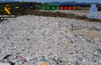 La Guardia Civil desarticula una organización criminal dedicada al tráfico de residuos desde Francia