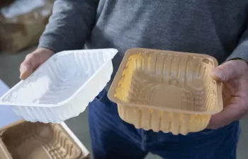 Desarrollan envases compostables con cáscaras de almendras y suero de queso