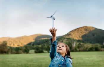 Los países deben triplicar la inversión en energías renovables